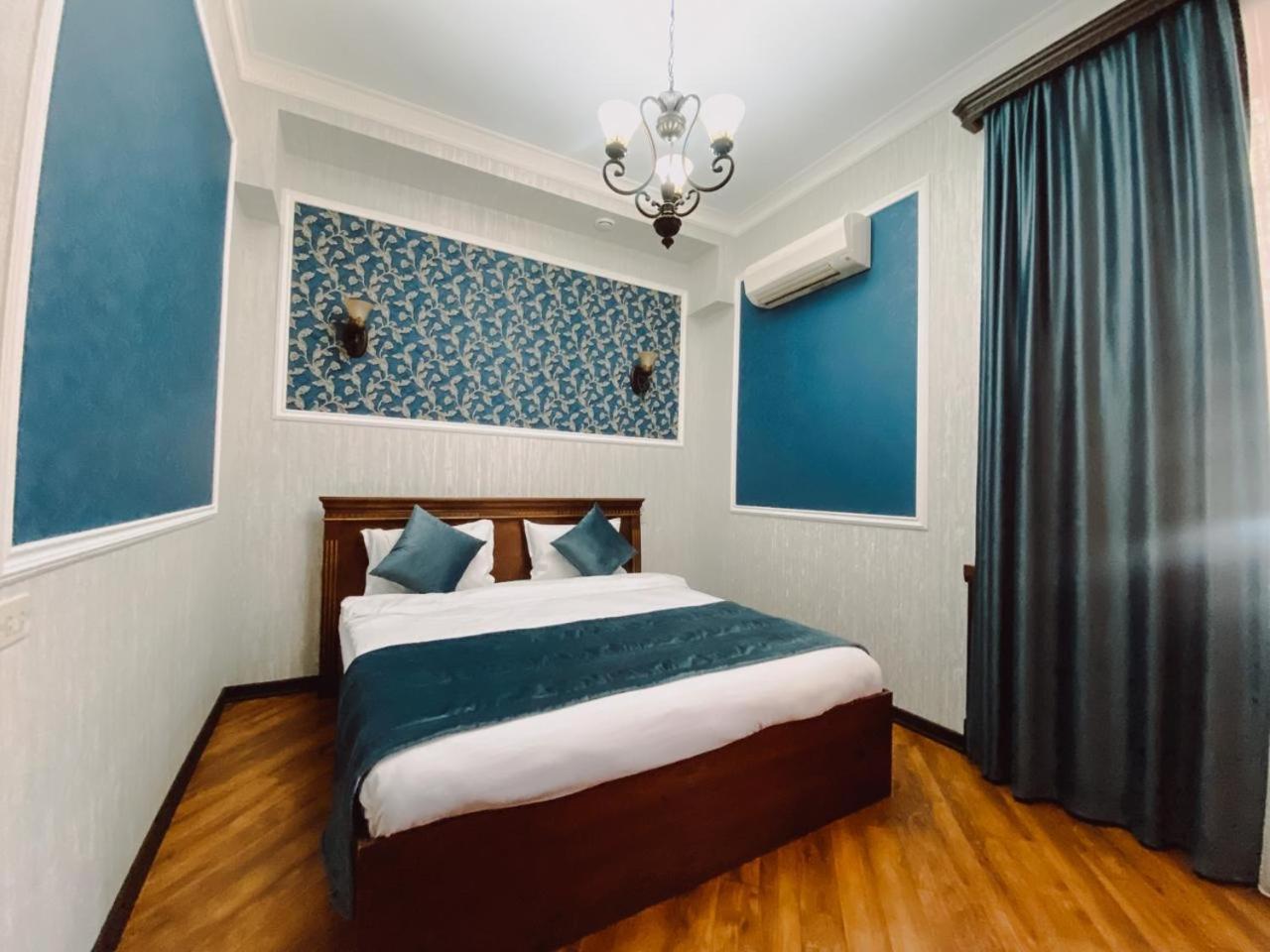 Royal Renaissance Hotel Erevan Esterno foto