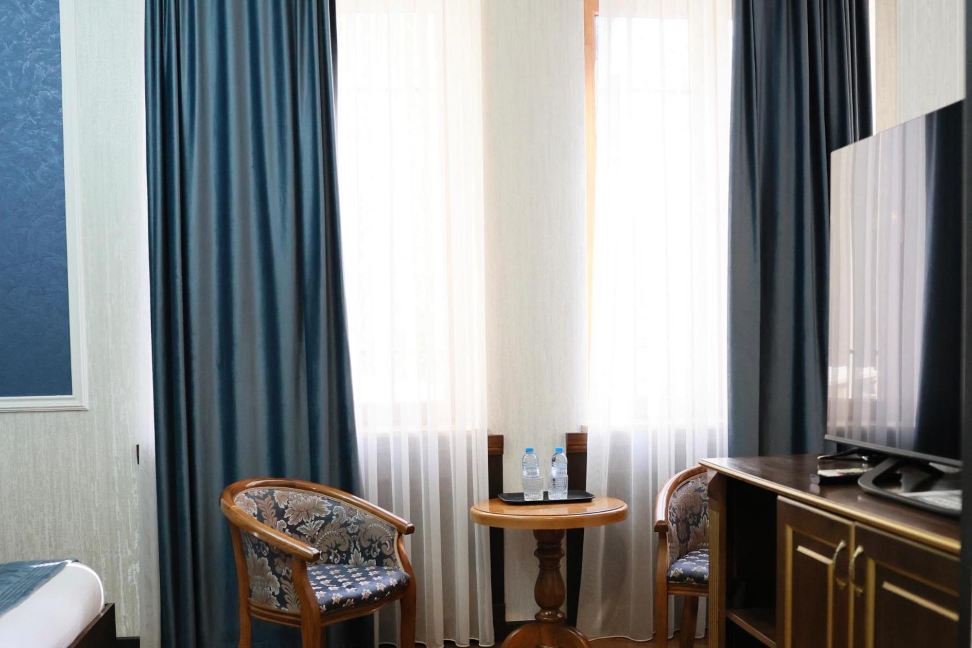 Royal Renaissance Hotel Erevan Esterno foto