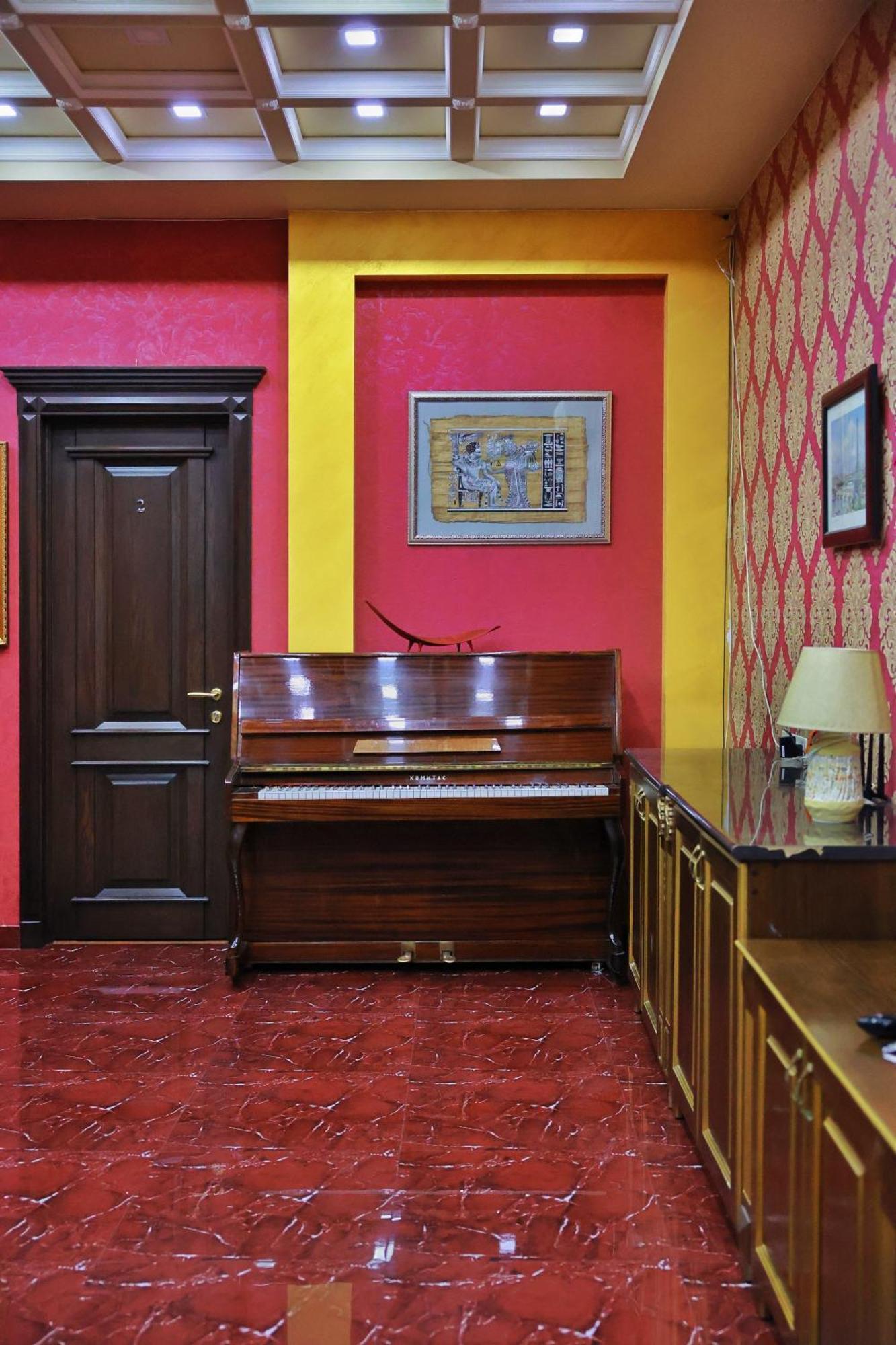 Royal Renaissance Hotel Erevan Esterno foto