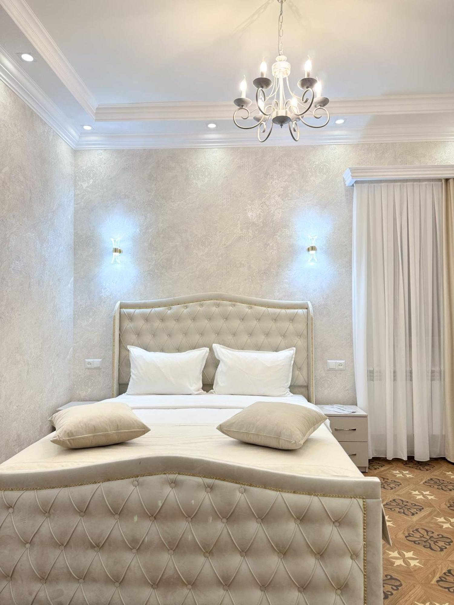 Royal Renaissance Hotel Erevan Esterno foto