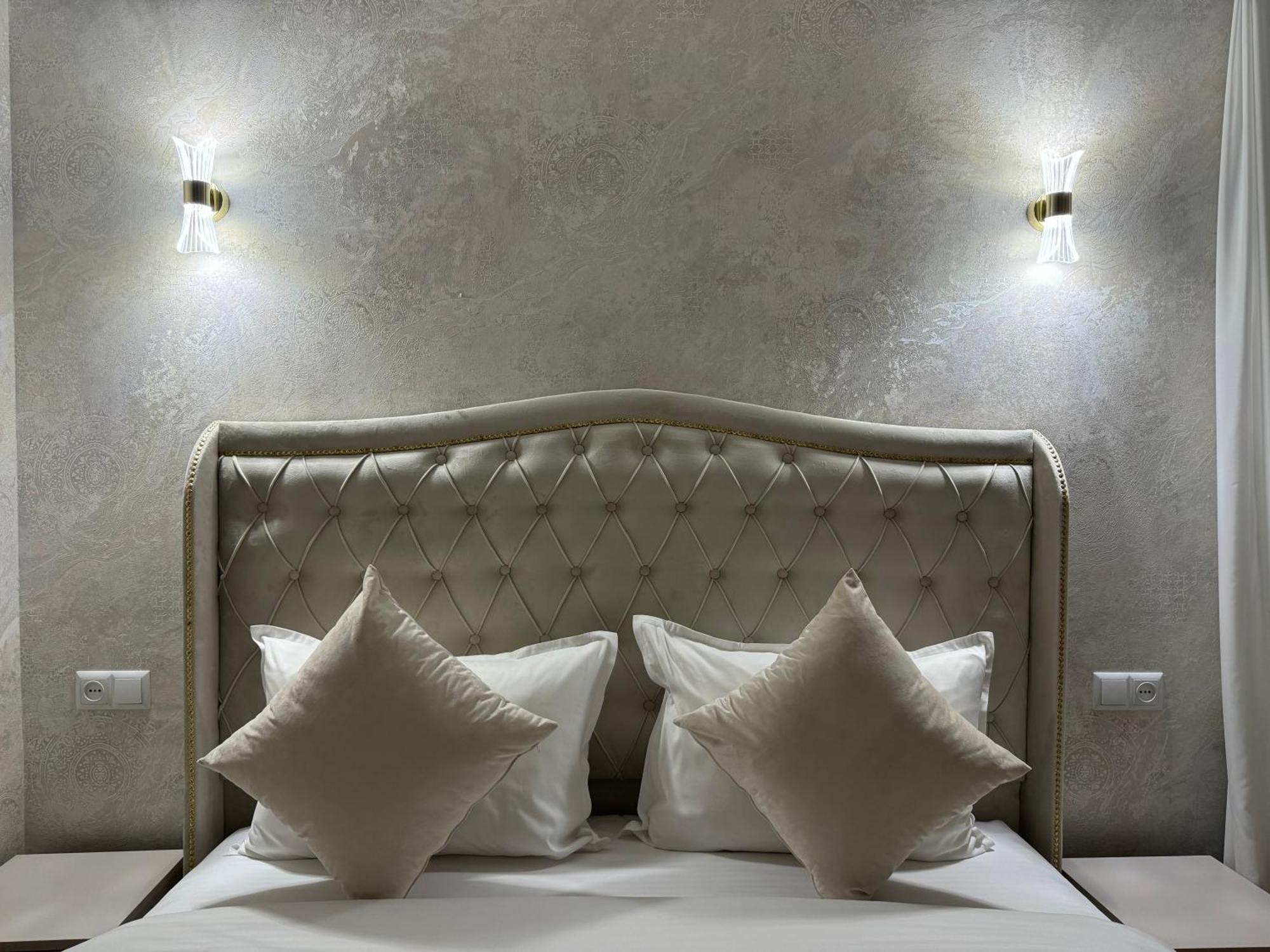 Royal Renaissance Hotel Erevan Esterno foto