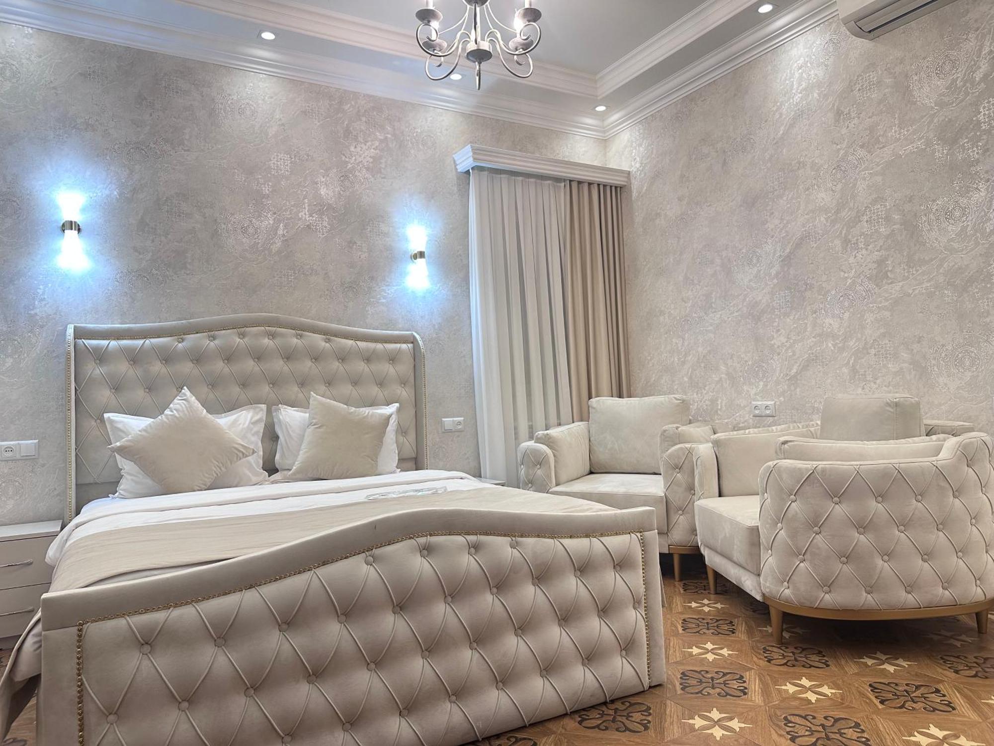 Royal Renaissance Hotel Erevan Esterno foto