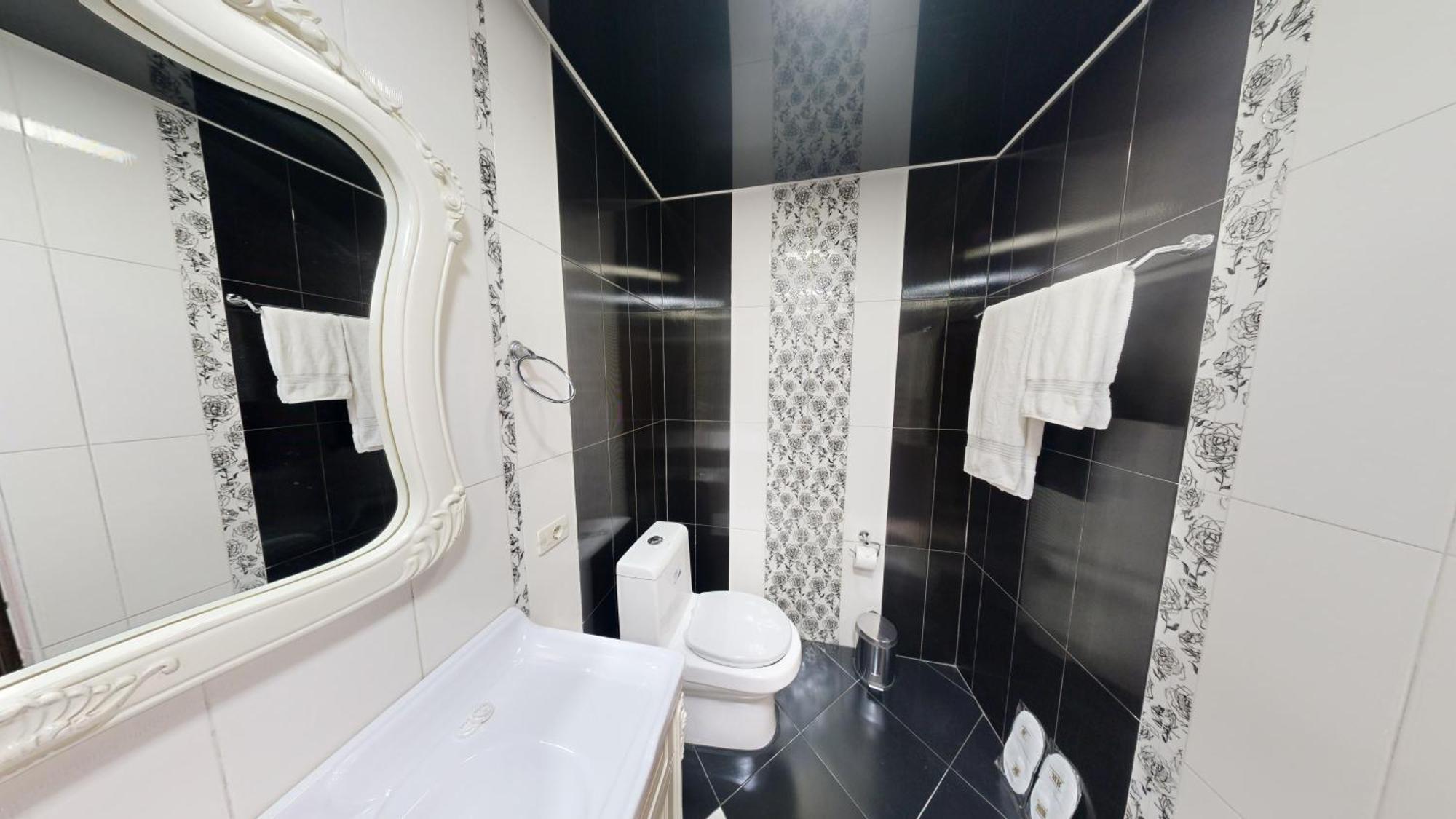 Royal Renaissance Hotel Erevan Esterno foto