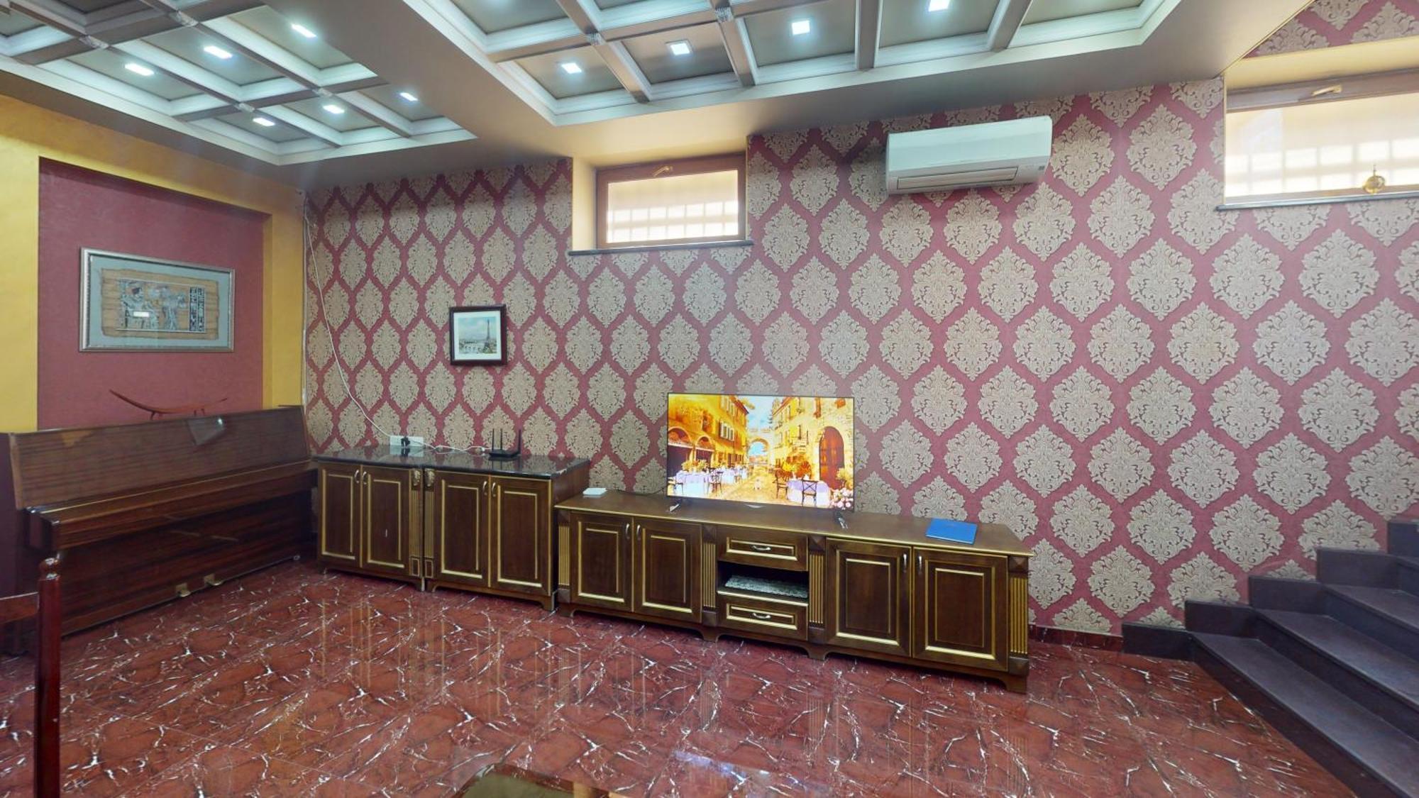 Royal Renaissance Hotel Erevan Esterno foto